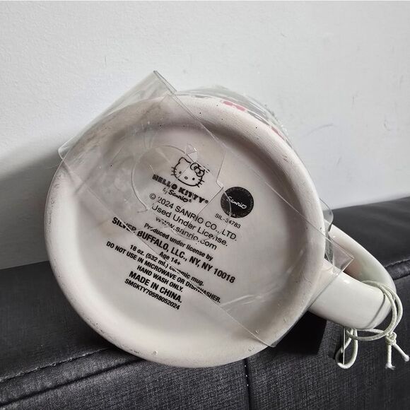 New Sanrio Hello Kitty Ceramic Mug With Christmas Tree Lid - Picture 3 of 6